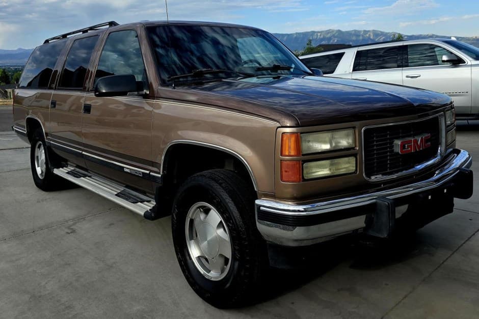 1994 GMC Suburban (GMT400 1992-1999) sold for $6,200