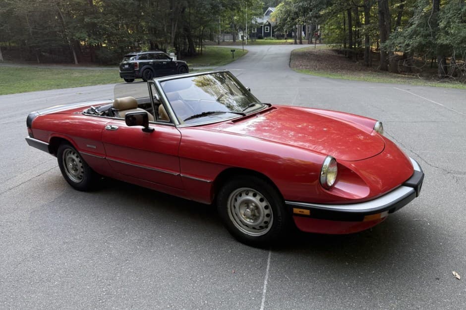 1987 Alfa Romeo 105/115 Spider Series 3 sold for $5,200