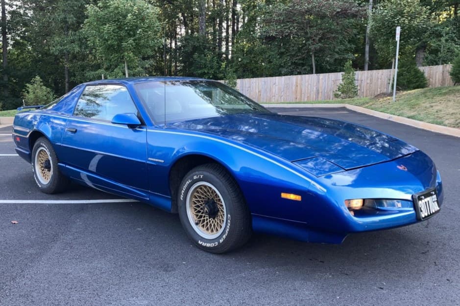 1992 Pontiac Firebird (1982-1992) sold for $5,500