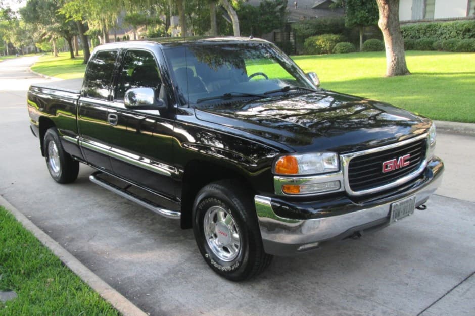 2002 GMC Sierra (GMT800 1999-2007) sold for $25,000