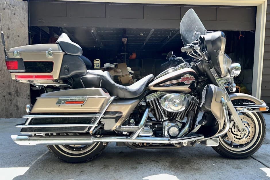 2005 Harley-Davidson Touring sold for $5,200