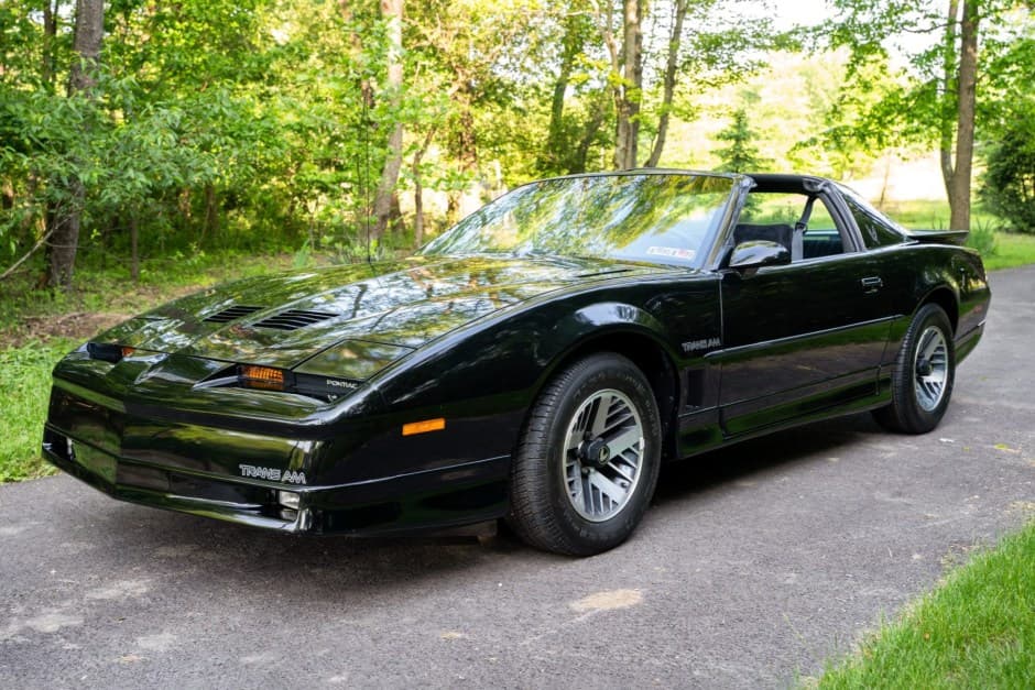 1989 Pontiac Firebird (1982-1992) sold for $16,500