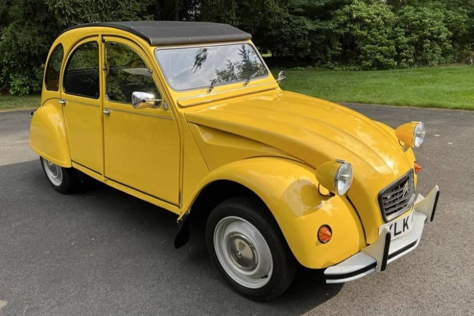 0 Citroen 2CV sold for $25,000