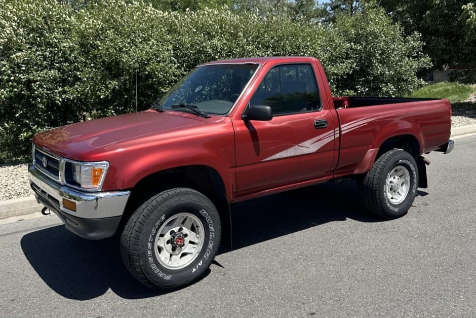 1993 Toyota Pickup (N80/90/100/110 1989-1997) sold for $13,000