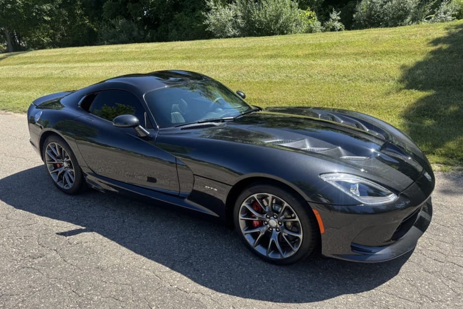 2014 Dodge Viper (2013-2017) sold for $145,000