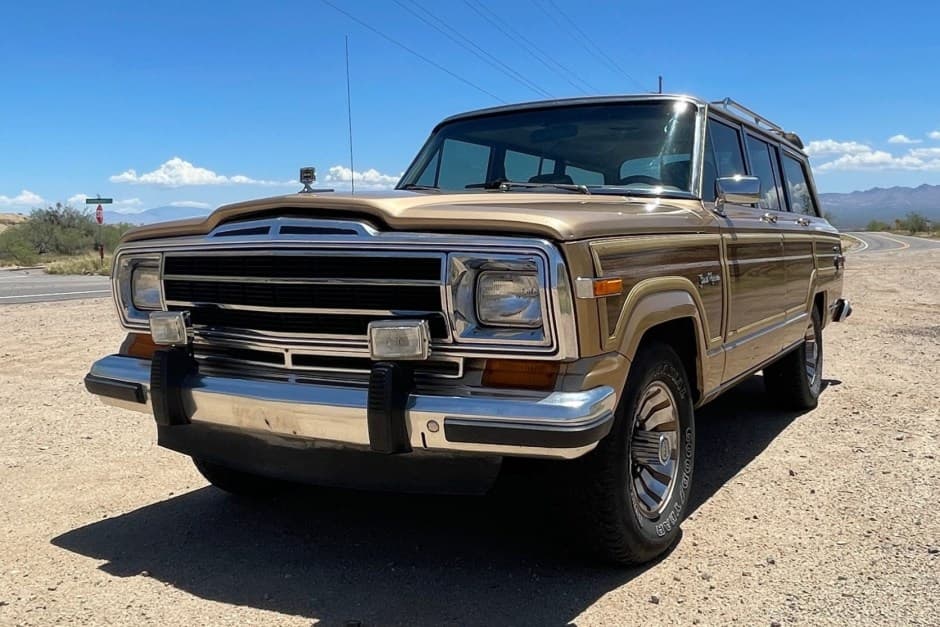 1987 Jeep SJ Grand Wagoneer sold for $13,000