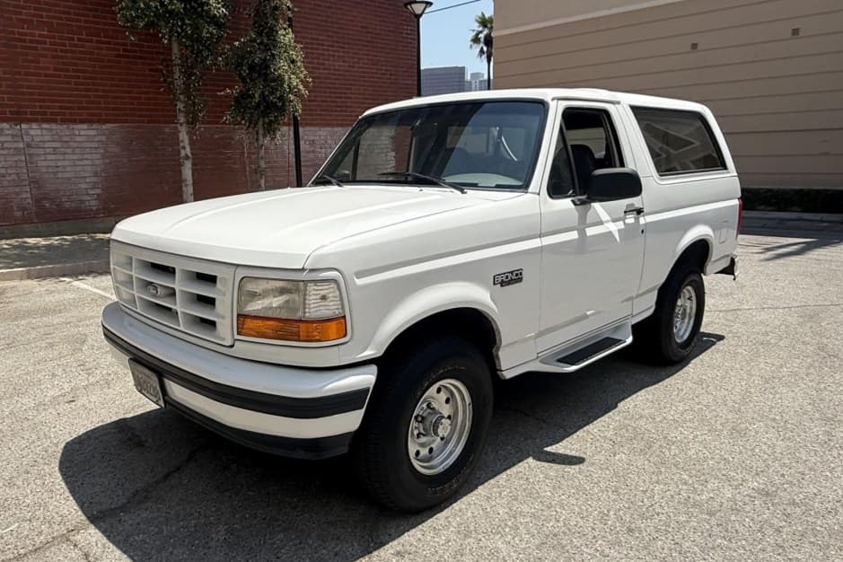 1995 Ford Bronco 4th-5th Generations 1987-1996 sold for $16,750