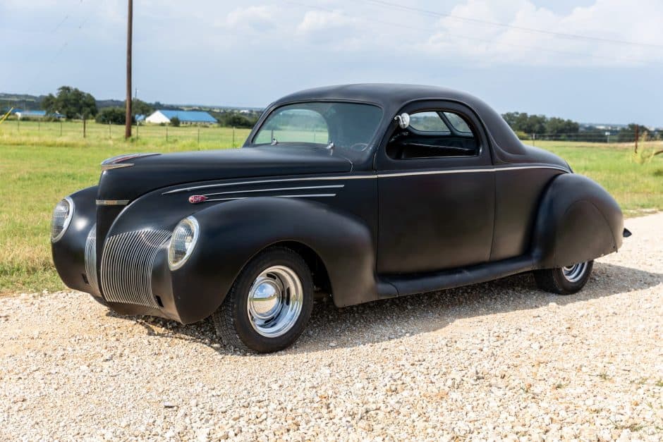 1939 Lincoln Zephyr sold for $47,500