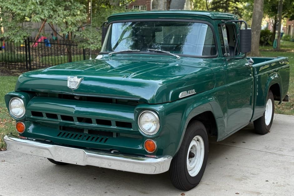 1957 Ford F-Series 1957-1960 sold for $8,100