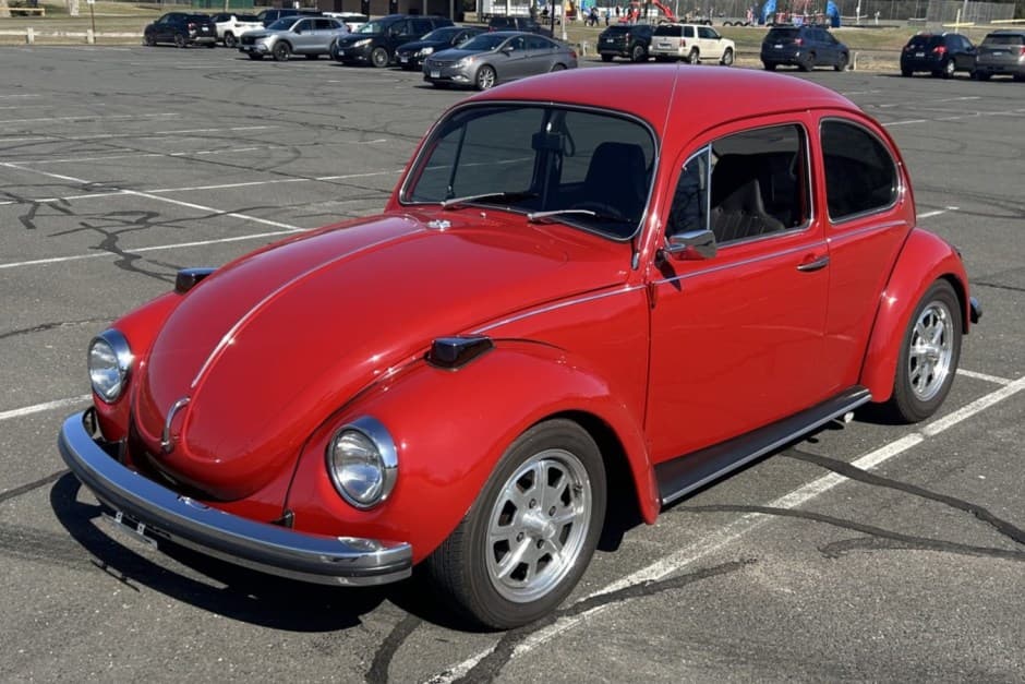 1971 Volkswagen Super Beetle sold for $8,100