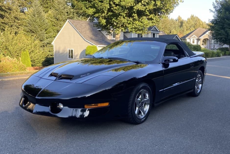 1997 Pontiac Firebird (1993-2002) sold for $14,000