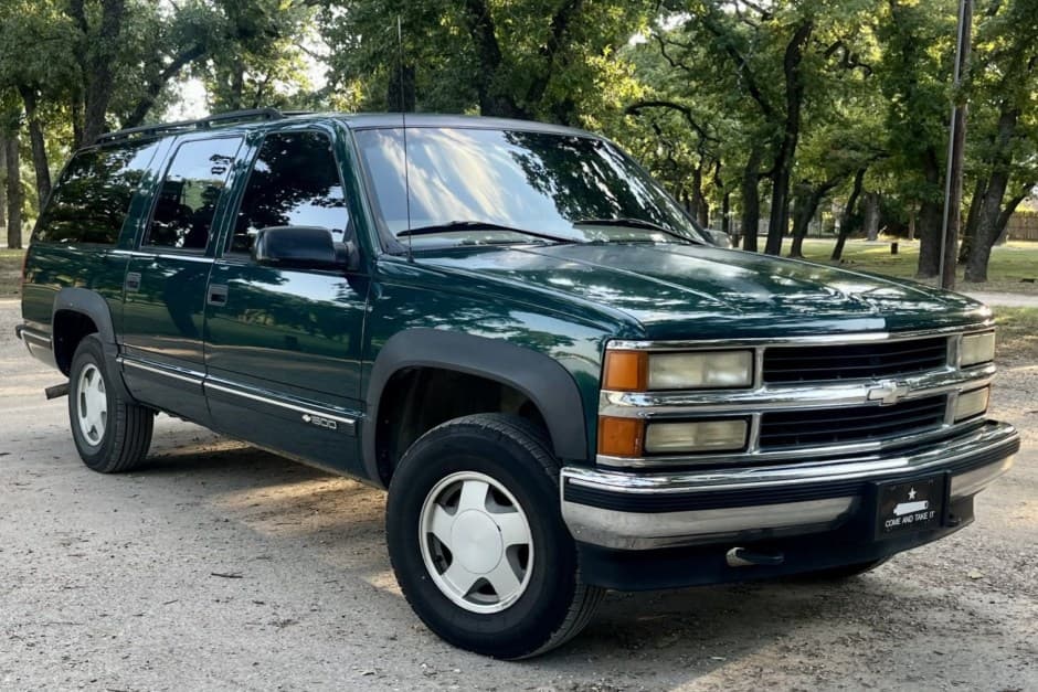 1997 Chevrolet Suburban (GMT400 1992-1999) sold for $10,250