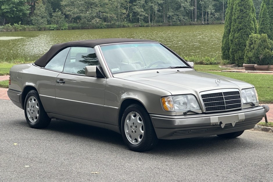 1995 Mercedes-Benz W124 E-Class sold for $8,750