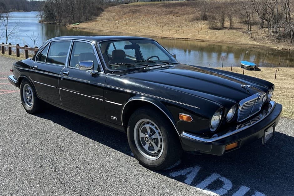 1986 Jaguar XJ Series 3 (1980-1992) sold for $3,300