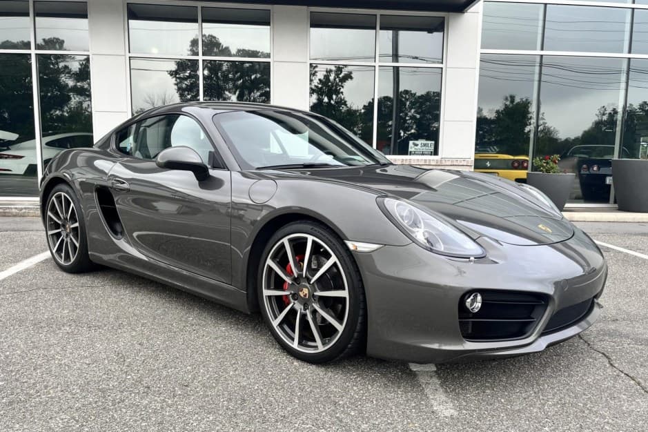 2016 Porsche 981 Cayman sold for $47,000