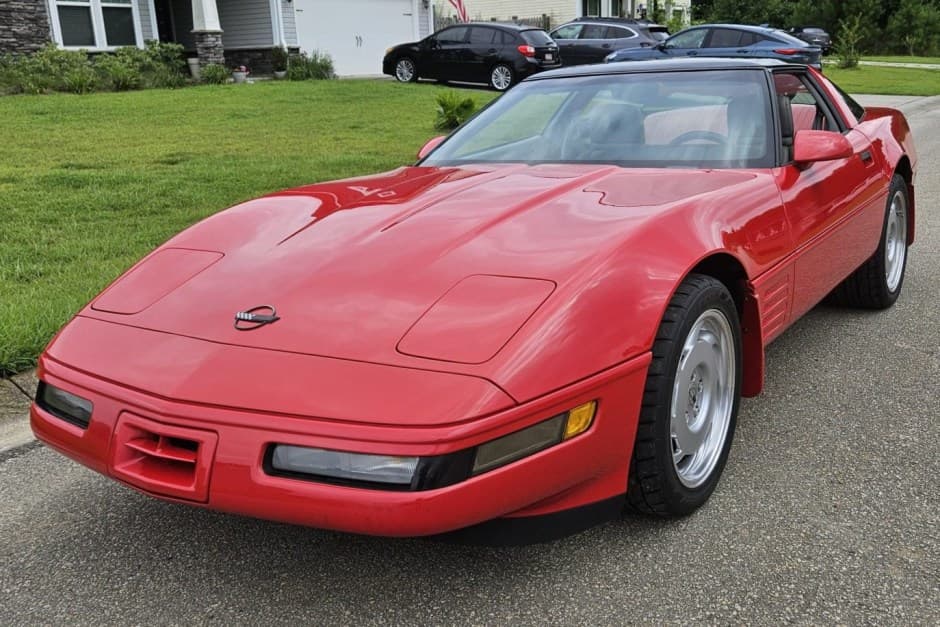 1992 Chevrolet Corvette C4 Coupe (1992-1996) sold for $9,600