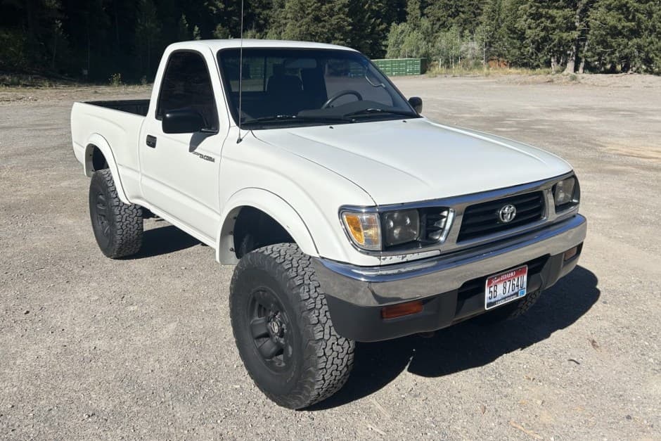 1997 Toyota Tacoma (N1X0 1995-2005) sold for $11,100