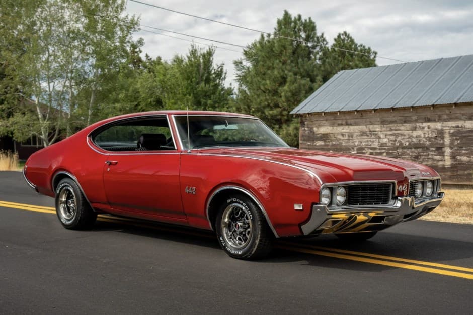 1969 Oldsmobile 442 sold for $26,000