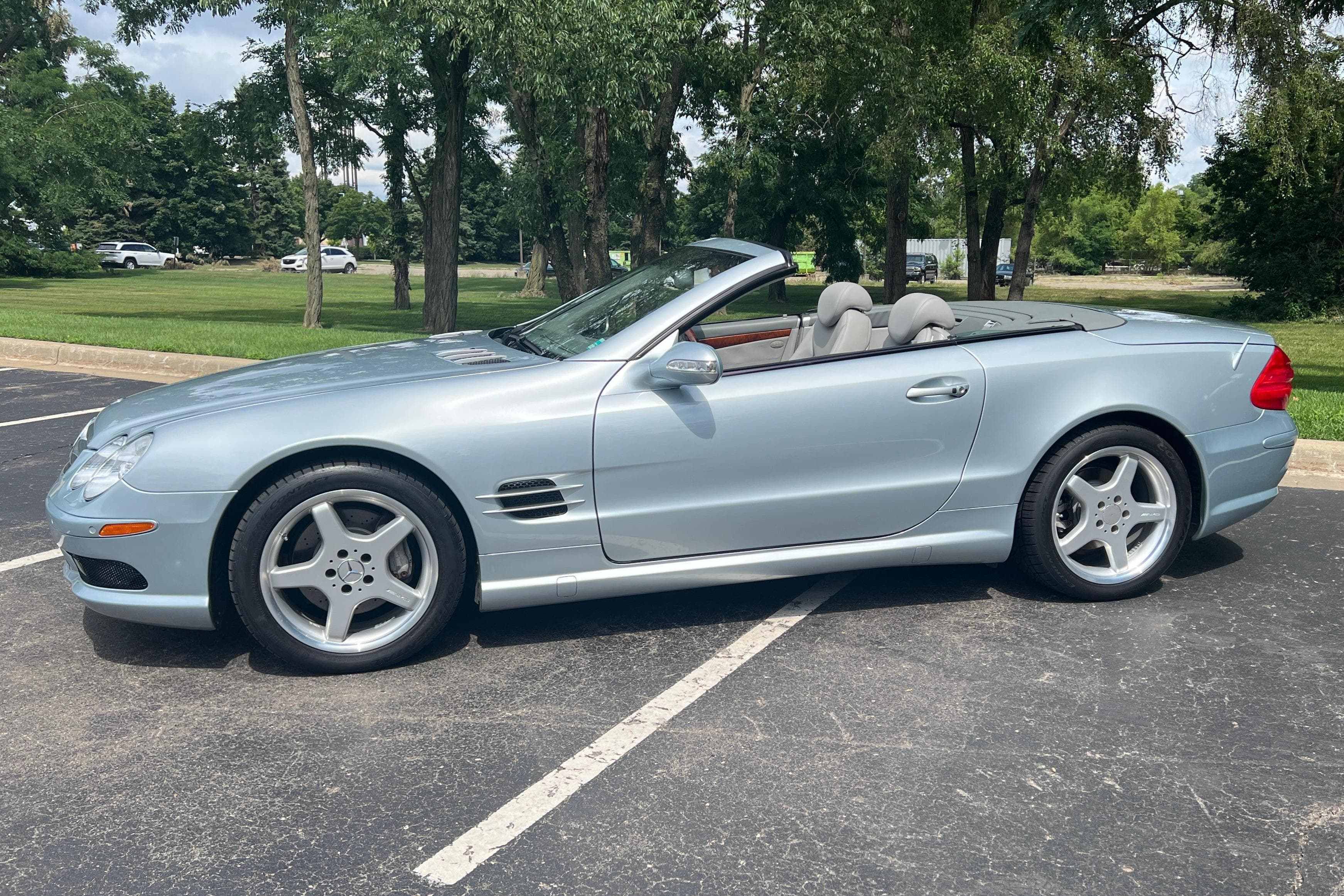 2003 Mercedes-Benz R230 SL sold for $15,500