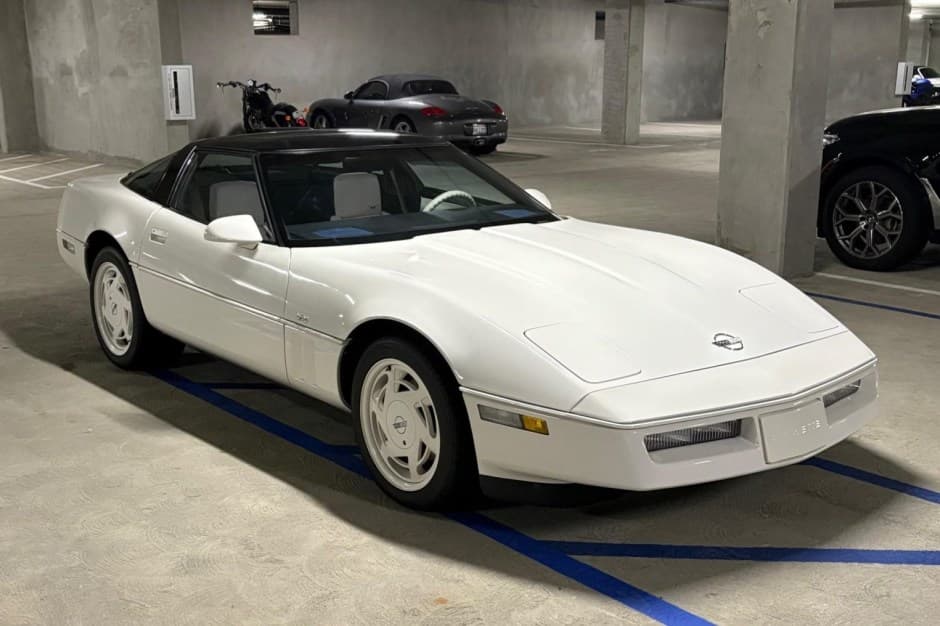 1988 Chevrolet Corvette C4 Coupe (1984-1991) sold for $15,200
