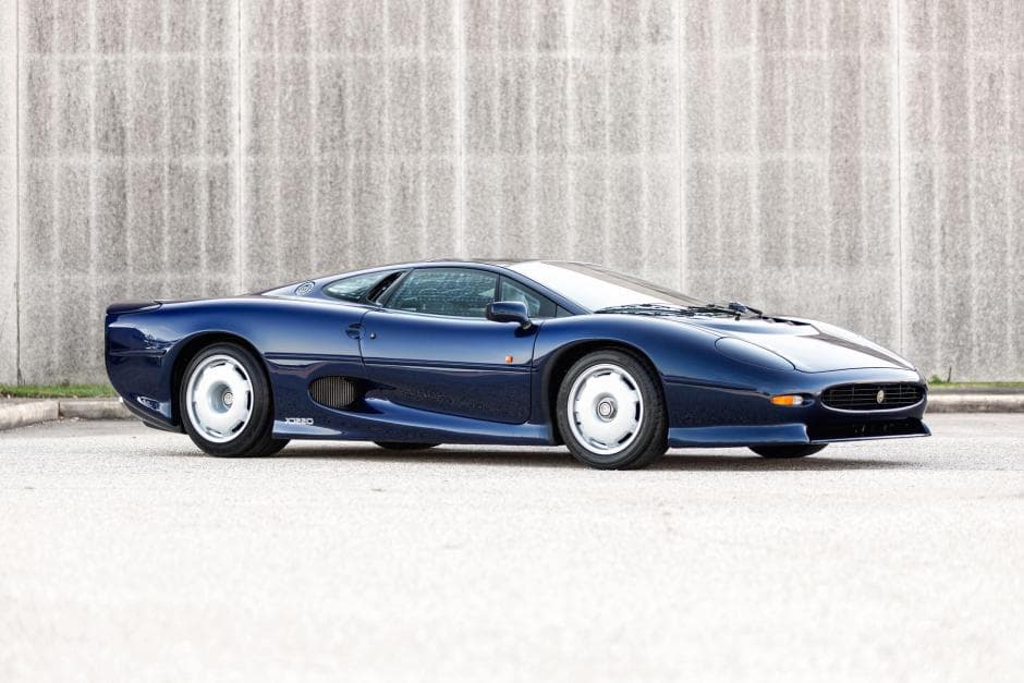 1993 Jaguar XJ220 sold for $501,000