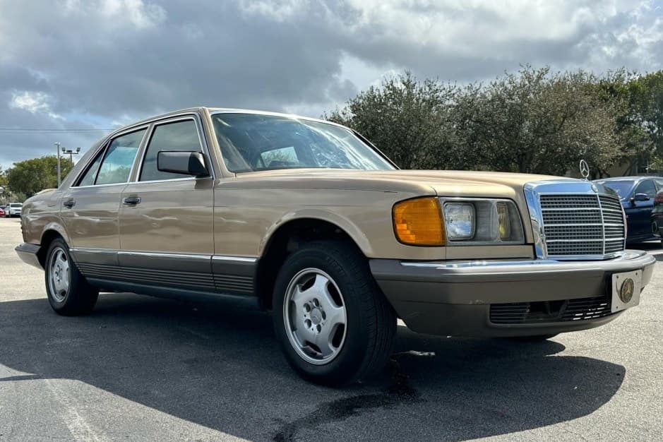 1985 Mercedes-Benz W126 S-Class sold for $4,000