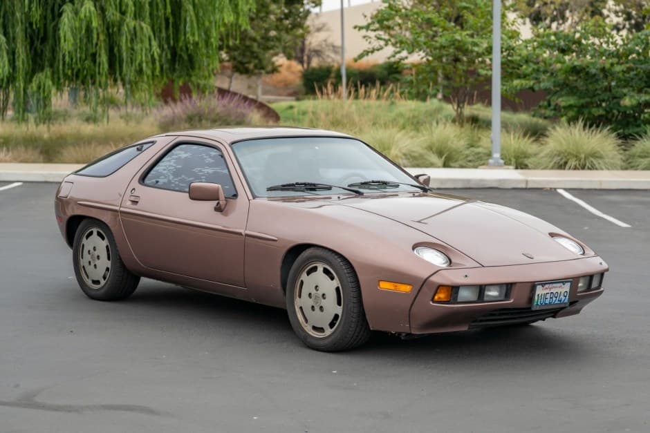 1983 Porsche 928 sold for $12,501
