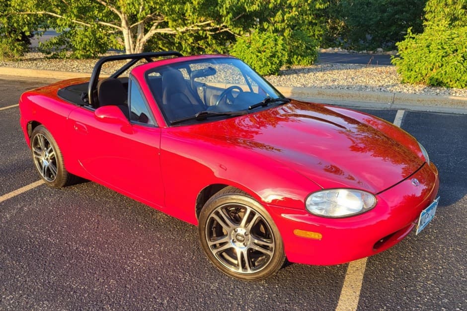 1999 Mazda NB MX-5 Miata sold for $5,200