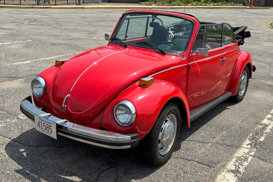 1974 Volkswagen Super Beetle sold for $4,550
