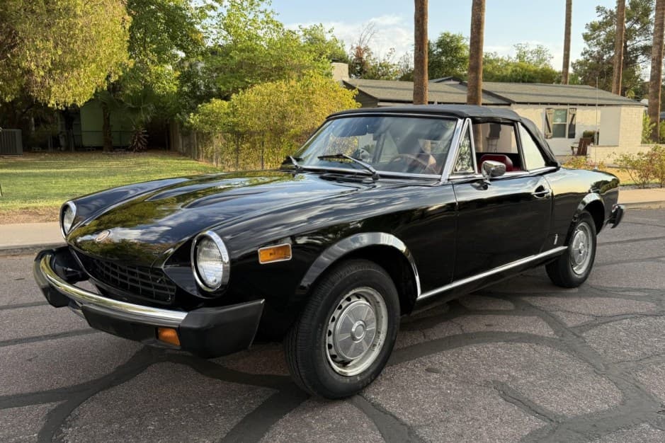 1977 Fiat 124 Spider (1966-1985) sold for $7,300