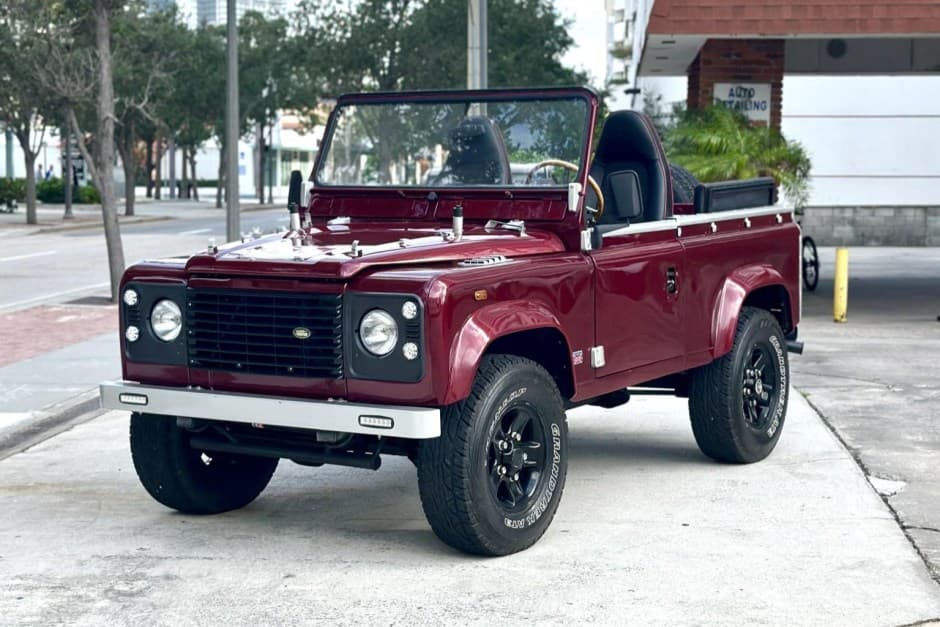 1999 Land Rover 90 / Defender 90 (Euro Spec) sold for $24,000