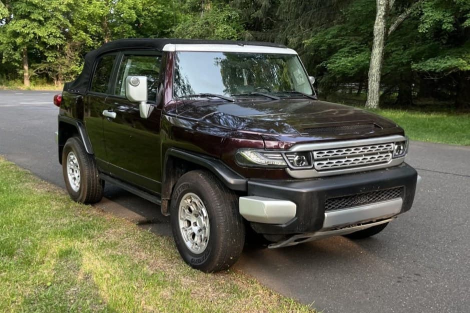 2007 Toyota FJ Cruiser sold for $8,200