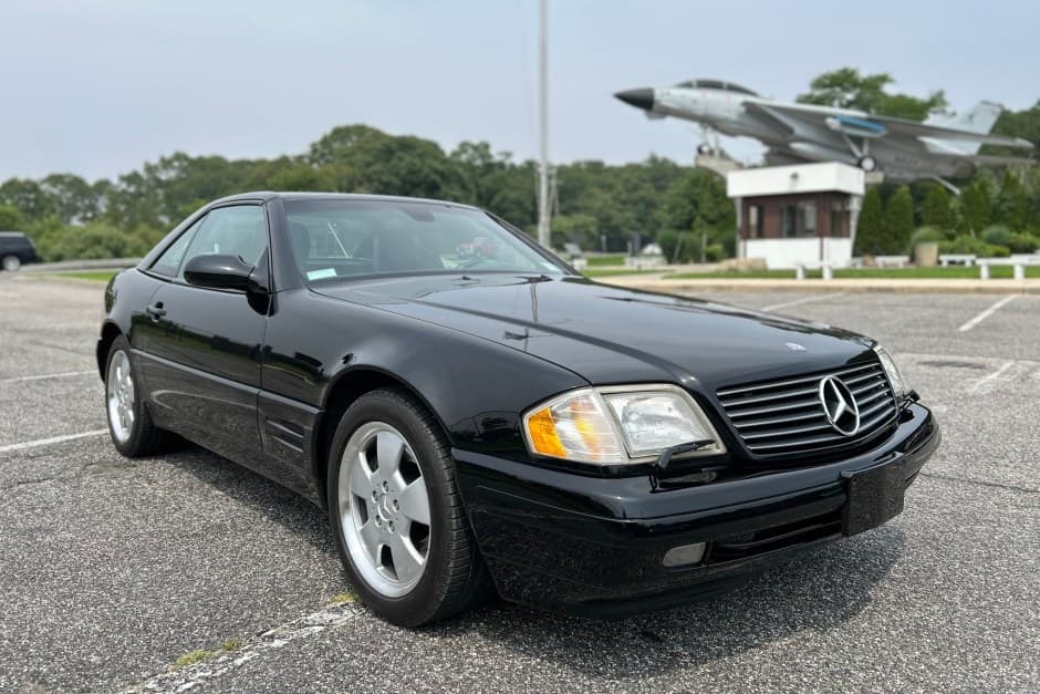 2000 Mercedes-Benz R129 SL sold for $10,500