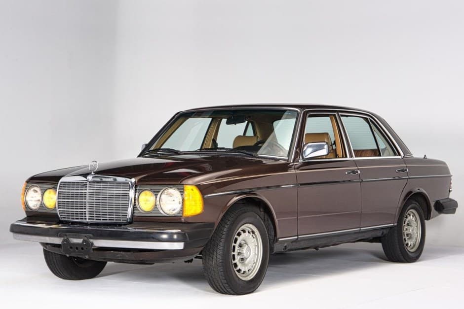 1985 Mercedes-Benz W123 sold for $28,000