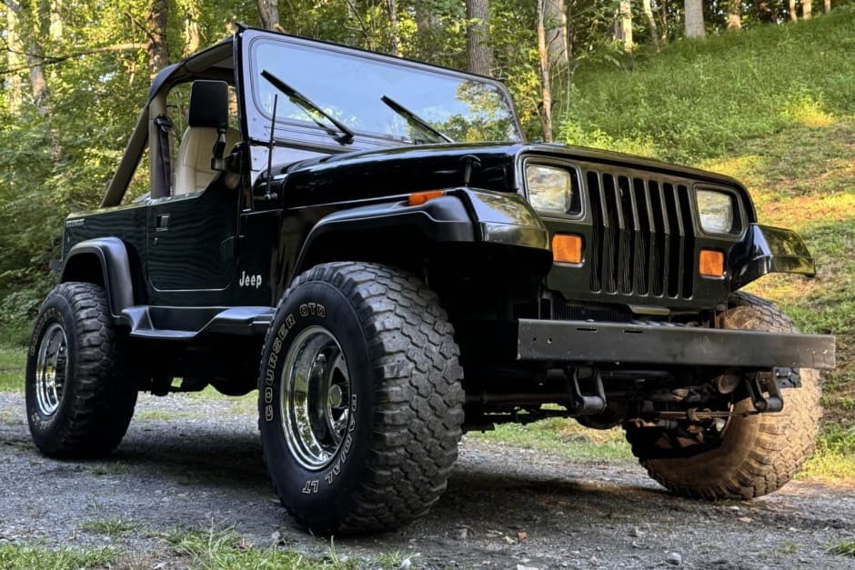 1990 Jeep Wrangler YJ (1987-1995) sold for $16,250