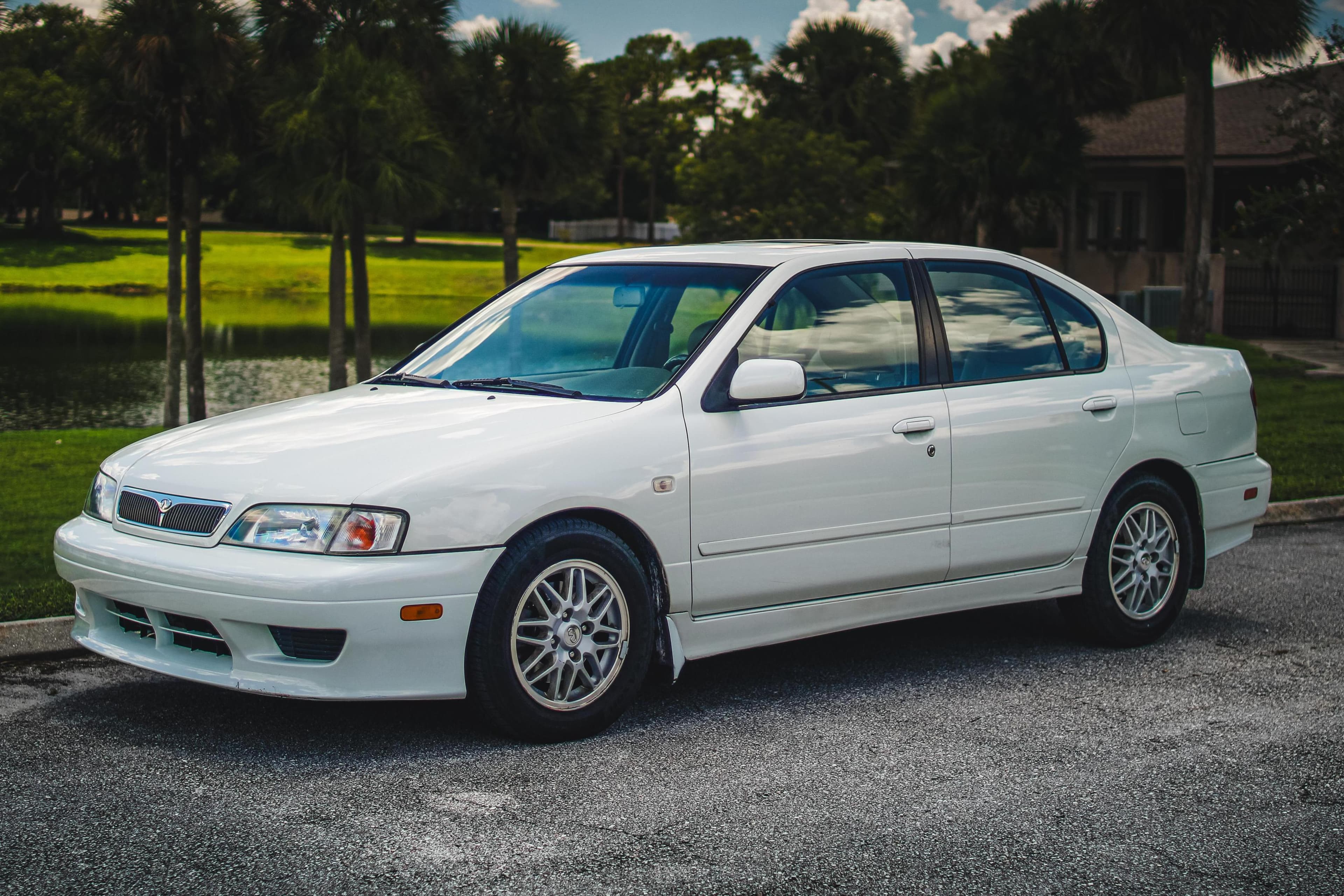 2001 Infiniti G20 sold for $5,600