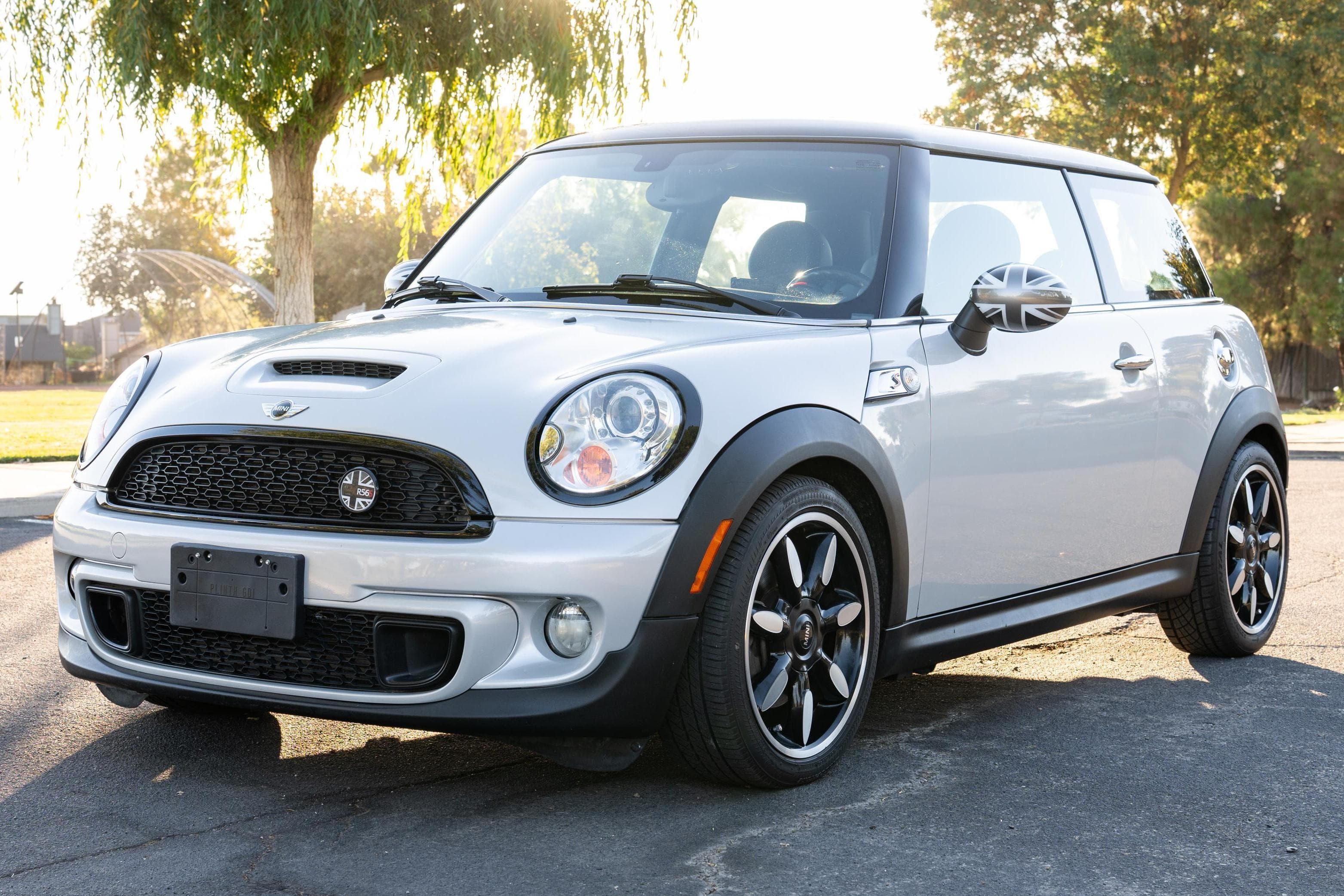 2013 MINI Cooper sold for $7,100