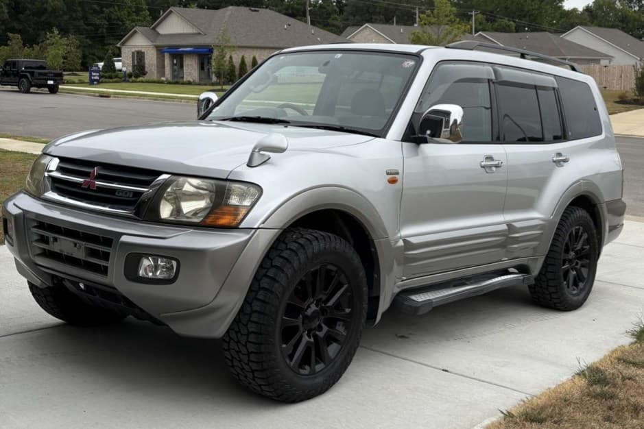 1999 Mitsubishi Pajero & Montero sold for $8,000
