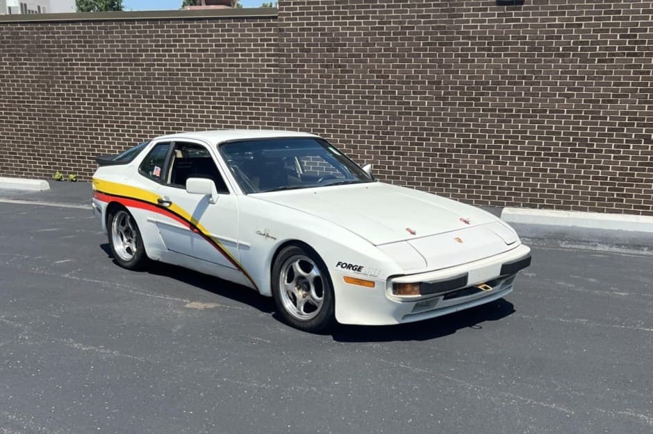 1985 Porsche 944 sold for $7,386