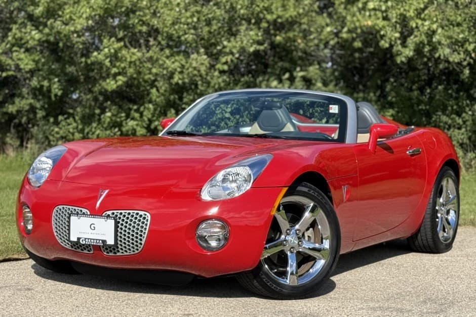 2007 Pontiac Solstice sold for $9,500