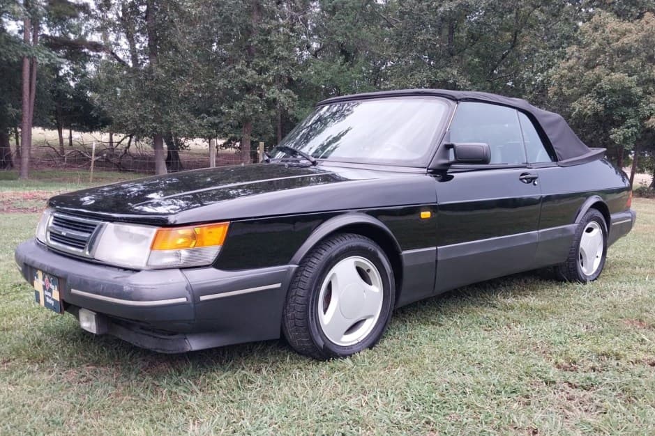 1988 Saab 900 sold for $6,600