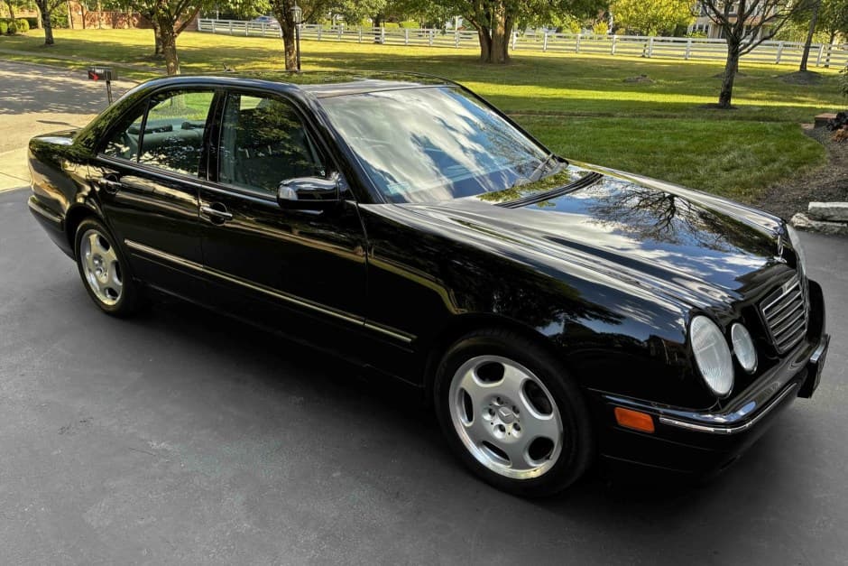 2000 Mercedes-Benz W210 E-Class sold for $8,700