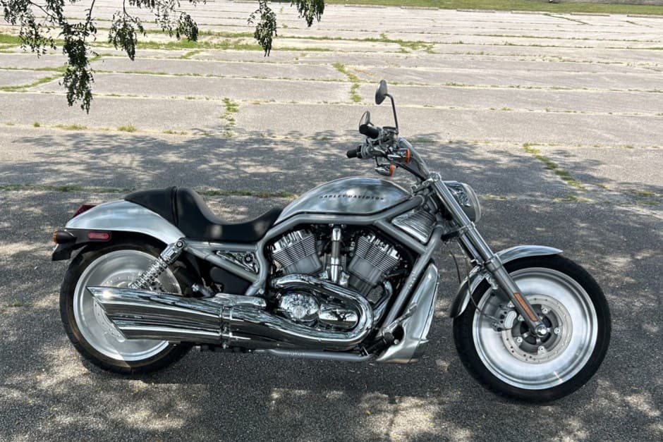 2002 Harley-Davidson V-Rod sold for $8,000