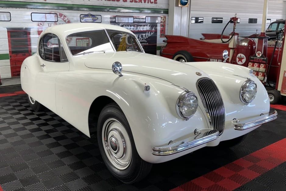 1952 Jaguar XK120 sold for $67,000
