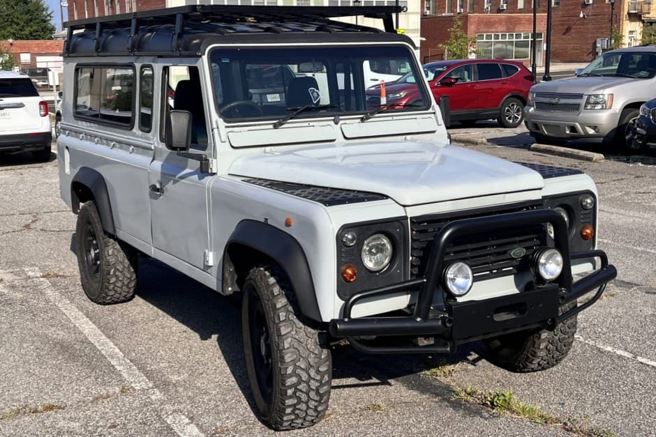 1995 Land Rover 110 / Defender 110 (Euro Spec) sold for $14,000
