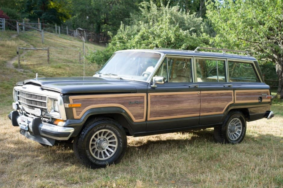 1987 Jeep SJ Grand Wagoneer sold for $11,500