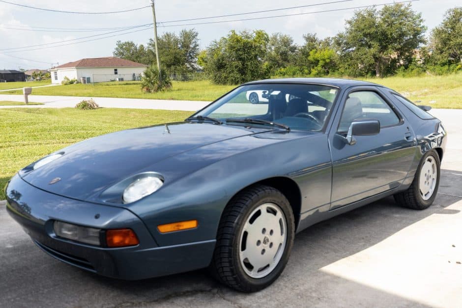 1988 Porsche 928 sold for $17,100