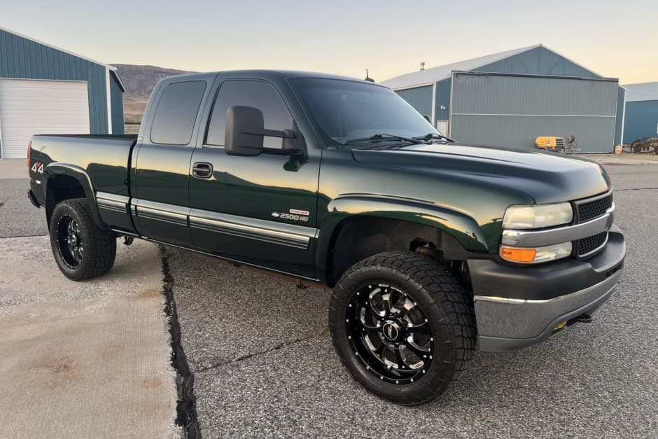 2002 Chevrolet Silverado GMT800 Heavy Duty (2000-2007) sold for $14,400