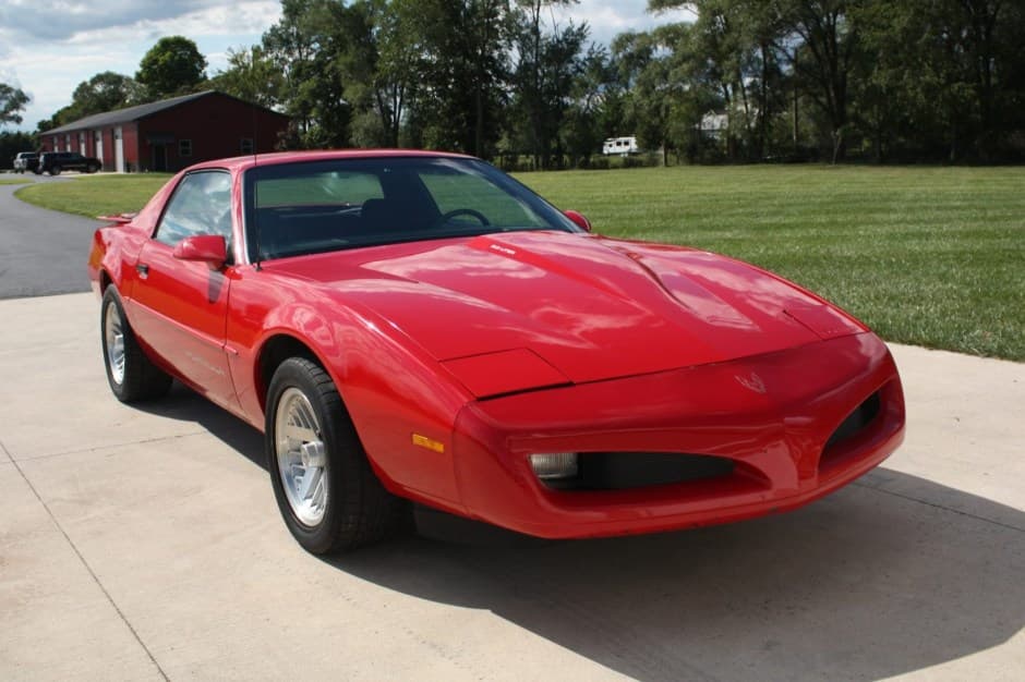 1991 Pontiac Firebird (1982-1992) sold for $9,150