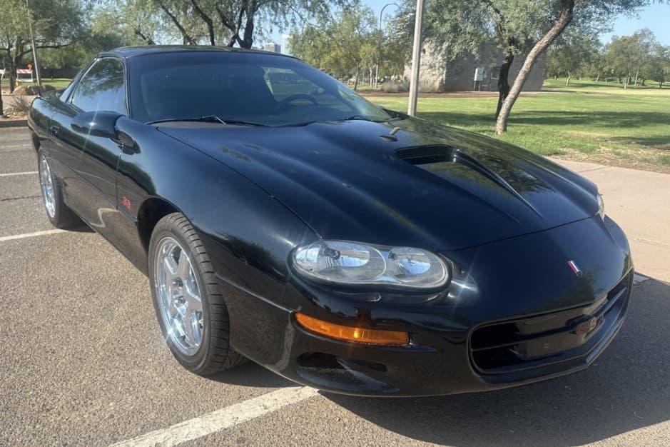 2002 Chevrolet Camaro 4th Generation 1993-2002 sold for $16,000